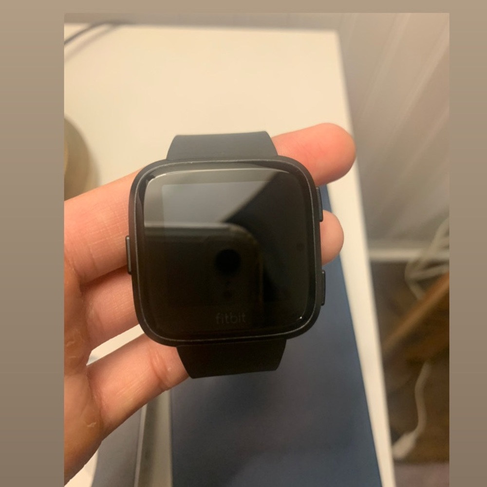 Fitbit Versa - Picture 4 of 9